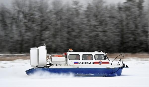 МЧС России рассказало правила поведения для провалившихся под лед