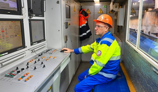 Рабочие продолжают строить станции метро в новогодние праздники