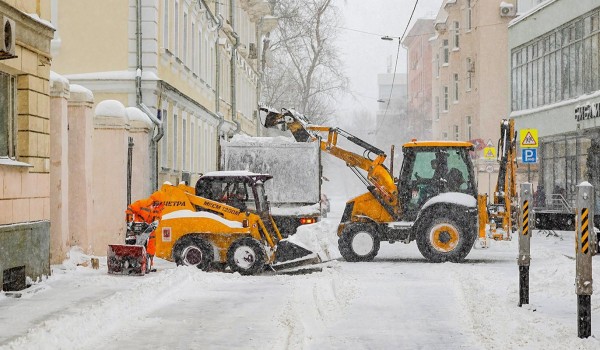 Снег в столице убирают в круглосуточном режиме