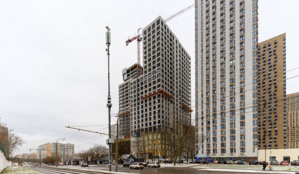 Начался монтаж кровли в бизнес-центре в районе Метрогородок