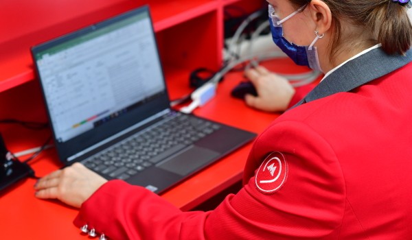 Кошачью одежду и набор для гадания забыли пассажиры в метро Москвы в праздники