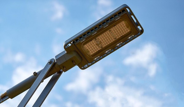 Систему уличного освещения модернизировали на юге Москвы