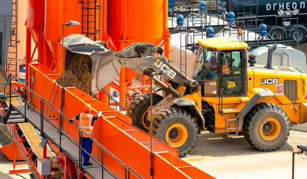 Собянин: Материалы для дорожного ремонта производятся на московских заводах