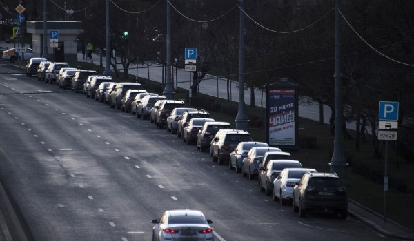 Более 60 тыс. случаев неправильной парковки на набережных Москвы отмечено за год