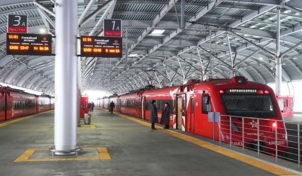 Автобусы и поезда «Аэроэкспресс» перевезли более 300 тыс. пассажиров в праздники