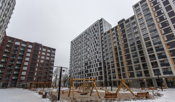 Дольщики двух корпусов жилого комплекса в районе Коммунарка начали получать ключи