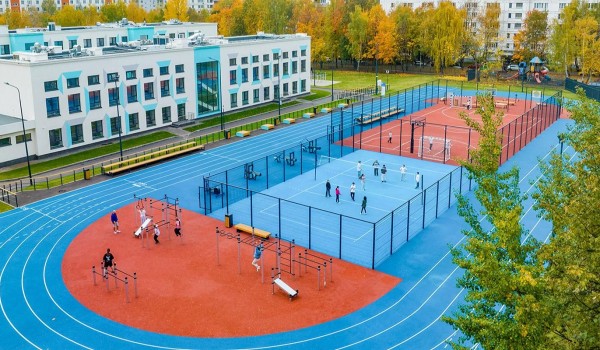 Собянин: В этом году проведем реконструкцию около 100 школьных зданий