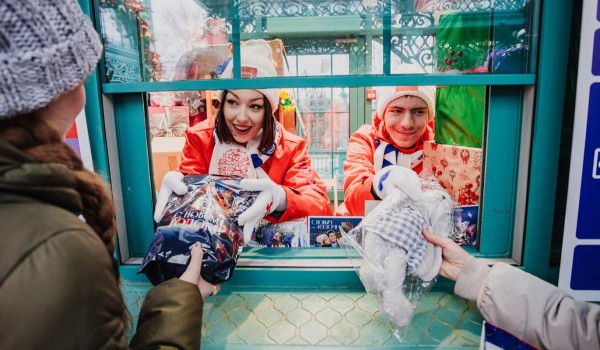 Москвичи передали более 12 тыс. товаров в павильоны «Фабрика подарков»