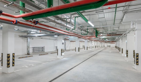 Свыше 3,5 тыс. парковочных мест реализовали на городских аукционах в 2025 году