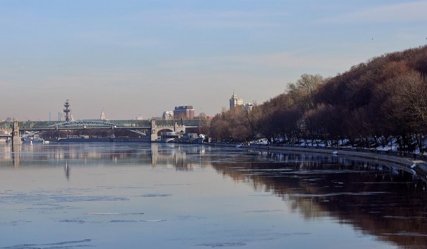 Два причала на Пресненской и Андреевской набережных обновят к началу летней навигации