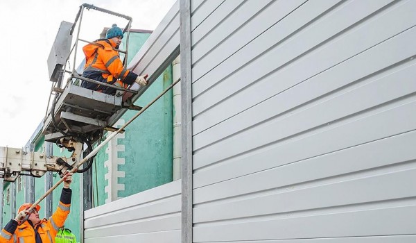 Около 4 тыс. кв. м шумозащитных экранов заменят в Москве в этом году