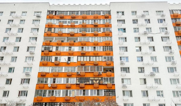 Порядка 75 тыс. корзин для кондиционеров установили на фасадах столичных многоэтажек в 2025 году