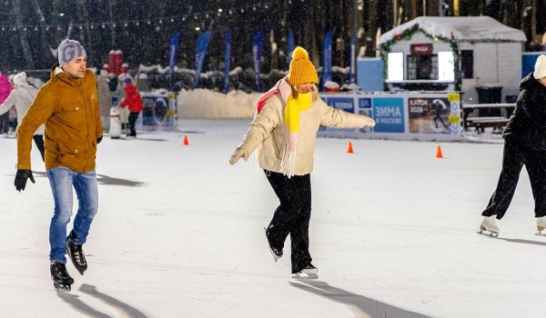 Бесплатные тренировки по катанию на коньках проводятся в парке «Сокольники»
