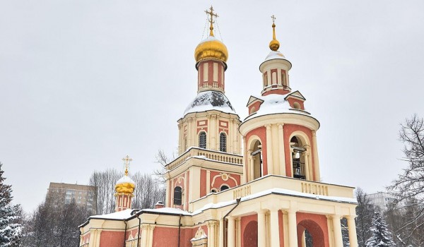 Собянин: Завершена реставрация храма Живоначальной Троицы в усадьбе Свиблово