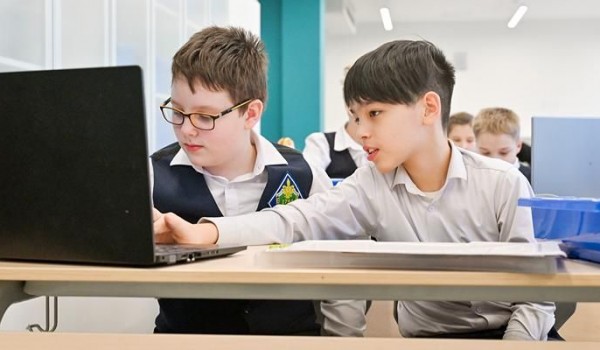 Собянин: Московские школьники научатся работать с технологиями ИИ