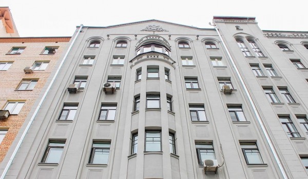 Порядка 10 домов с витражными окнами отремонтировали в столице в прошлом году