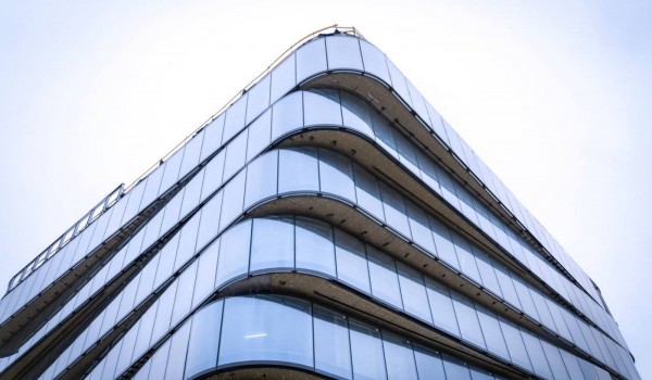 Завершено остекление делового центра на Бутырской улице