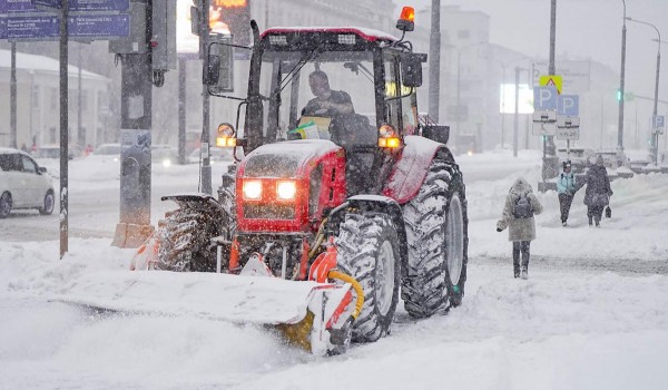 Городские службы в круглосуточном режиме ликвидируют последствия мощного снегопада