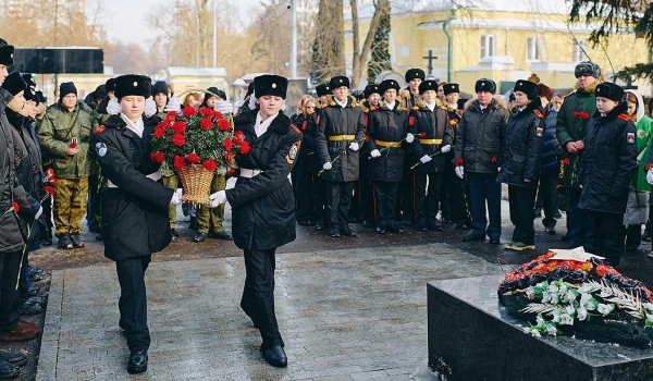 Акции памяти и торжественная встреча в Театре Моссовета прошли в преддверии 23 Февраля