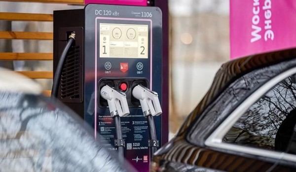 Собянин: Около 550 быстрых зарядок для электромобилей установят в Москве