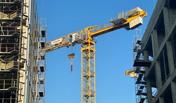 Площадки для футбола, воркаута и зал для занятий гимнастикой откроются в Москве