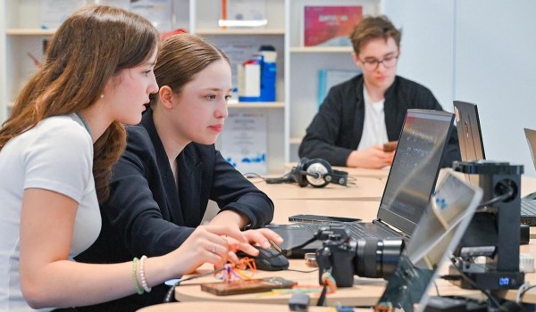 ИИ-репетитор для подготовки к ЕГЭ появился в «Московской электронной школе»