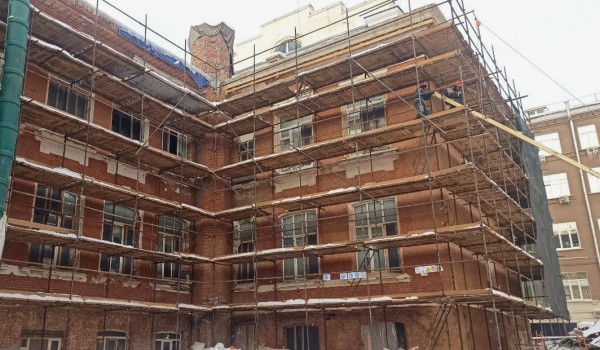 Устройство кровли завершается зданиях Коронационного убежища и Дома призрения И.Д. Баева