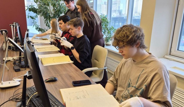 Столичные школьники исследовали личные дела великих авиаконструкторов