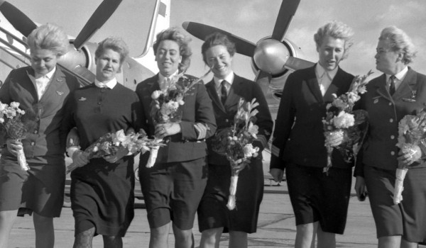 Главархив открыл новую онлайн-выставку «Дарите женщинам цветы»