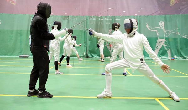 Горожанам рассказали, где в столице заняться фехтованием