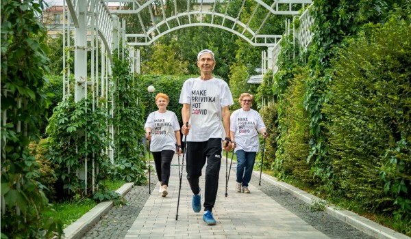 Участников «Московского долголетия» приглашают присоединиться к соревнованиям по фоновой ходьбе «Человек идущий»