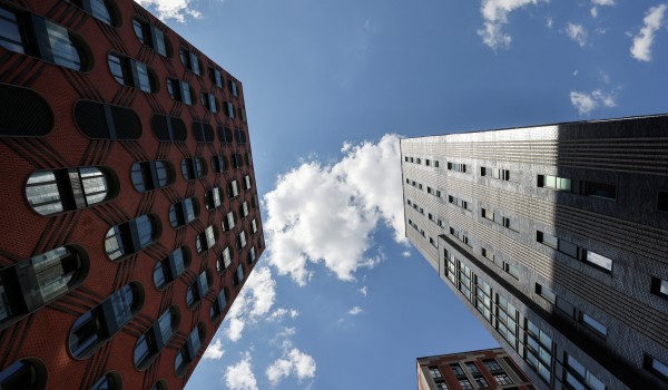 Строительство комплекса почти на 2 тыс. апартаментов с бассейном стартовало в Южнопортовом районе