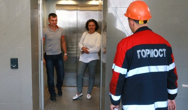 На Братеевской мосту в столице запустили лифты для маломобильных граждан